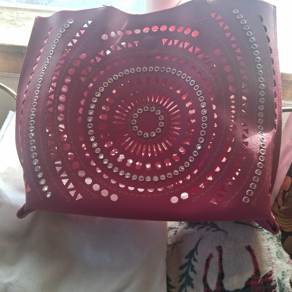 Women's Laser-Cut Circle Pattern Tote Bag in Pink